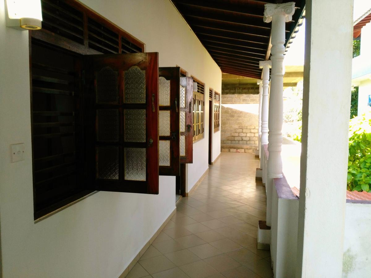 Sunnys Beach Guest House Hikkaduwa Exterior photo